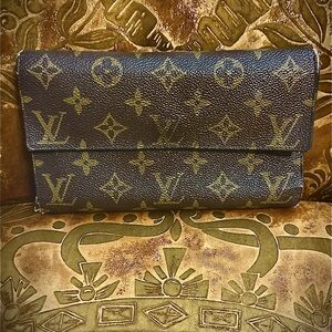 LOUIS VUITTON Vintage LV Monogram Canvas Bifold Wallet Made in France MSRP $800